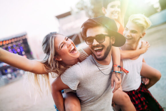 Cooler Look mit Gleitsicht-Sonnenbrillen